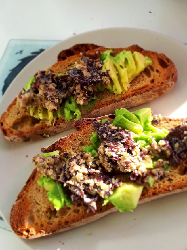 tartine avec tartare d'algues