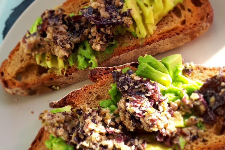 tartine avec tartare d'algues